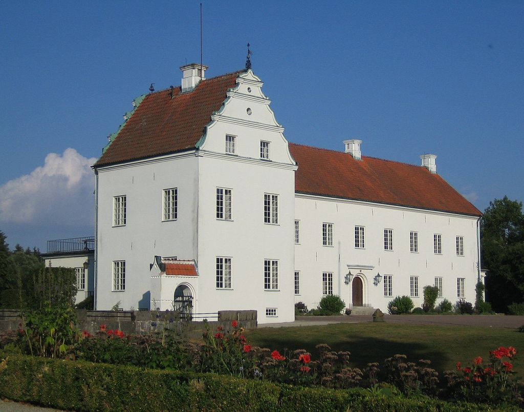 The white-washed facade of Ellinge Castle.