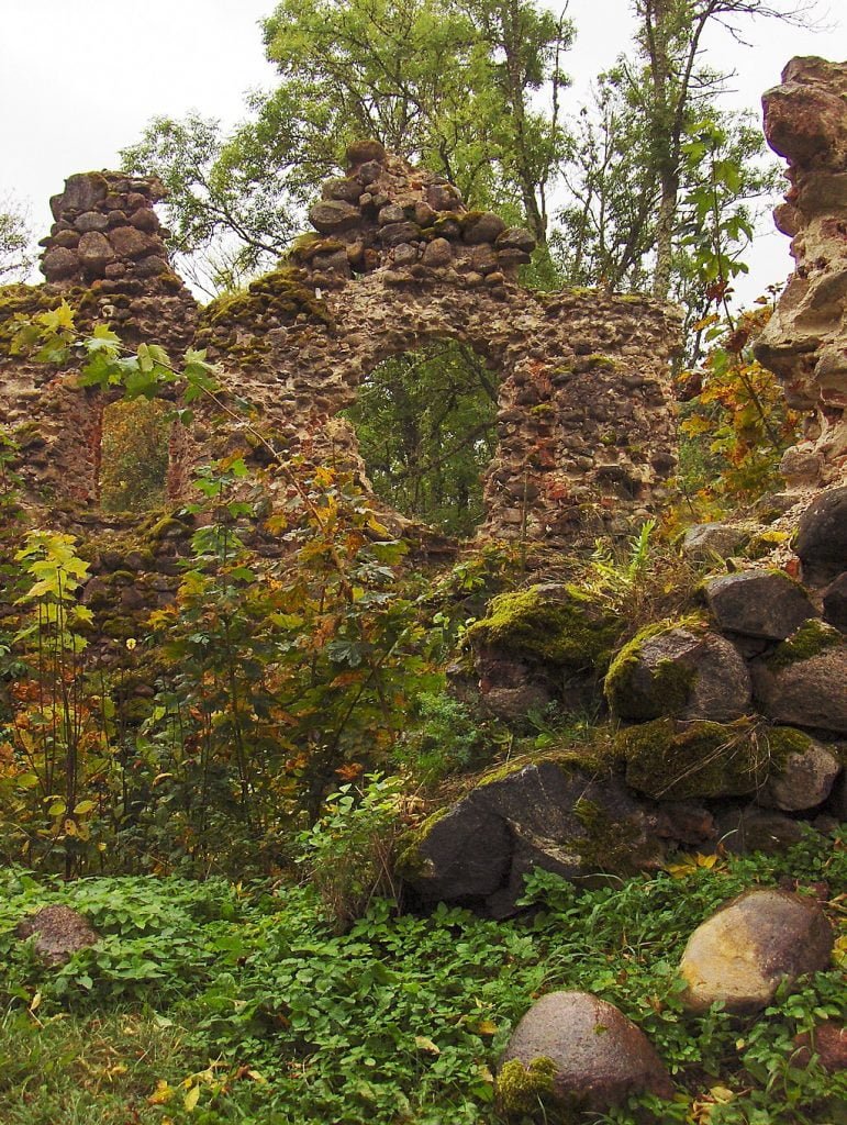 Standing at the top of the hill is the ruins of Helme Castle.