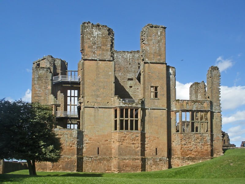 Blue skies at Kenilworth Castle.