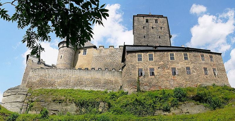 Looking up at the towering walls of Kost Castle.