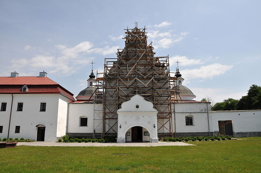 Letychive Castle's front view.