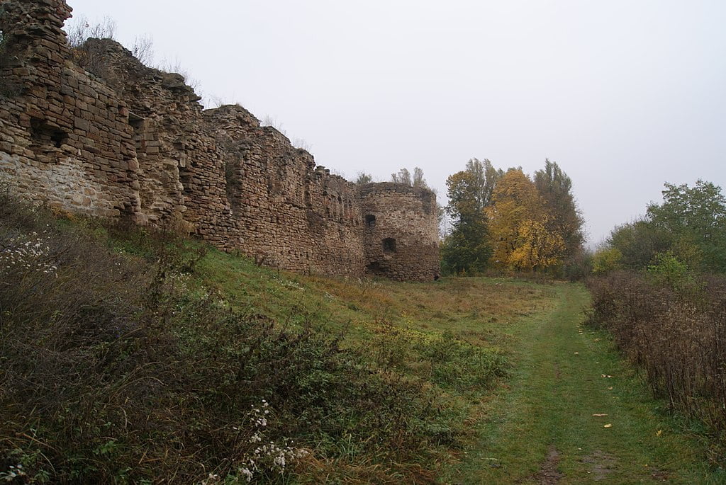 The walls of Mykulyntsi Castle.