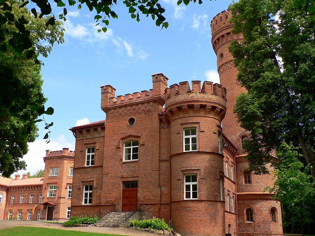The beautiful facade of Raudonė Castle.