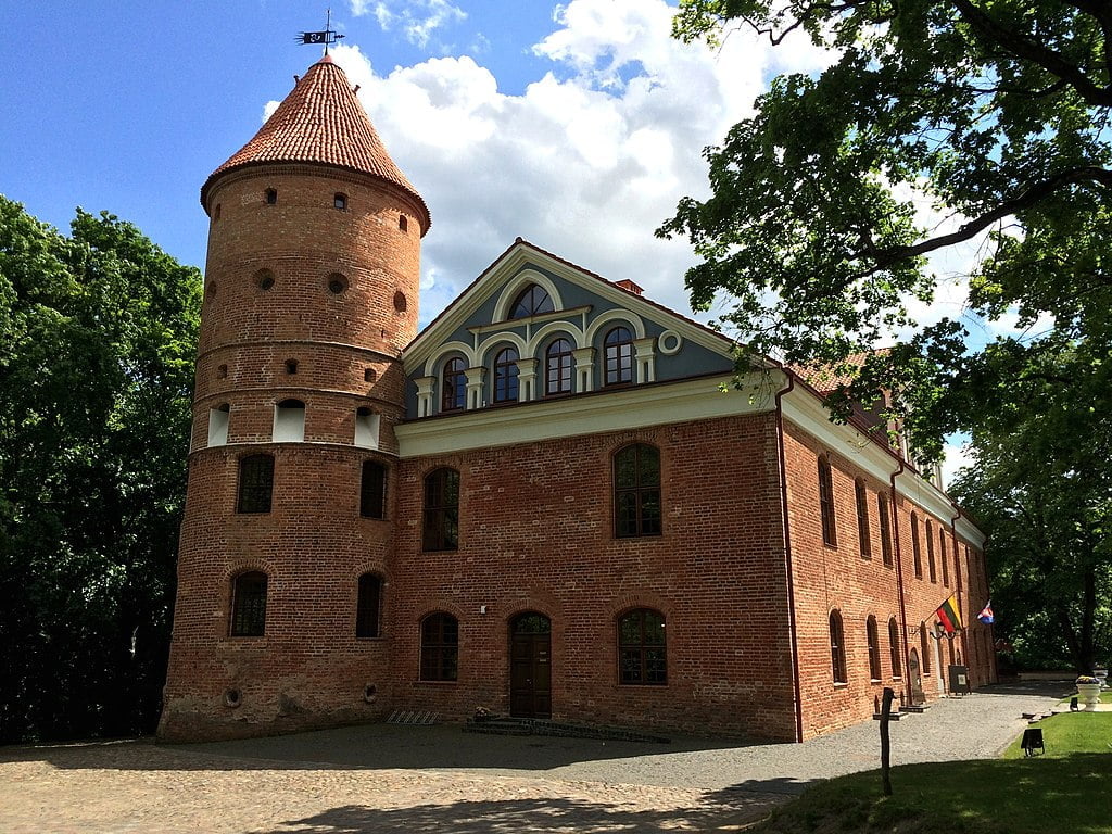 The side of Raudonvaris Castle, where old and new architecture come together.