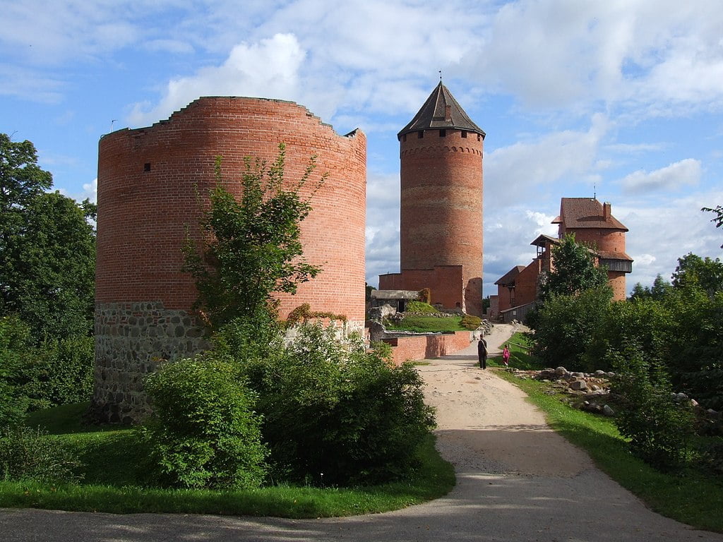 A fallen tower and a standing tower at Turaida Castle.