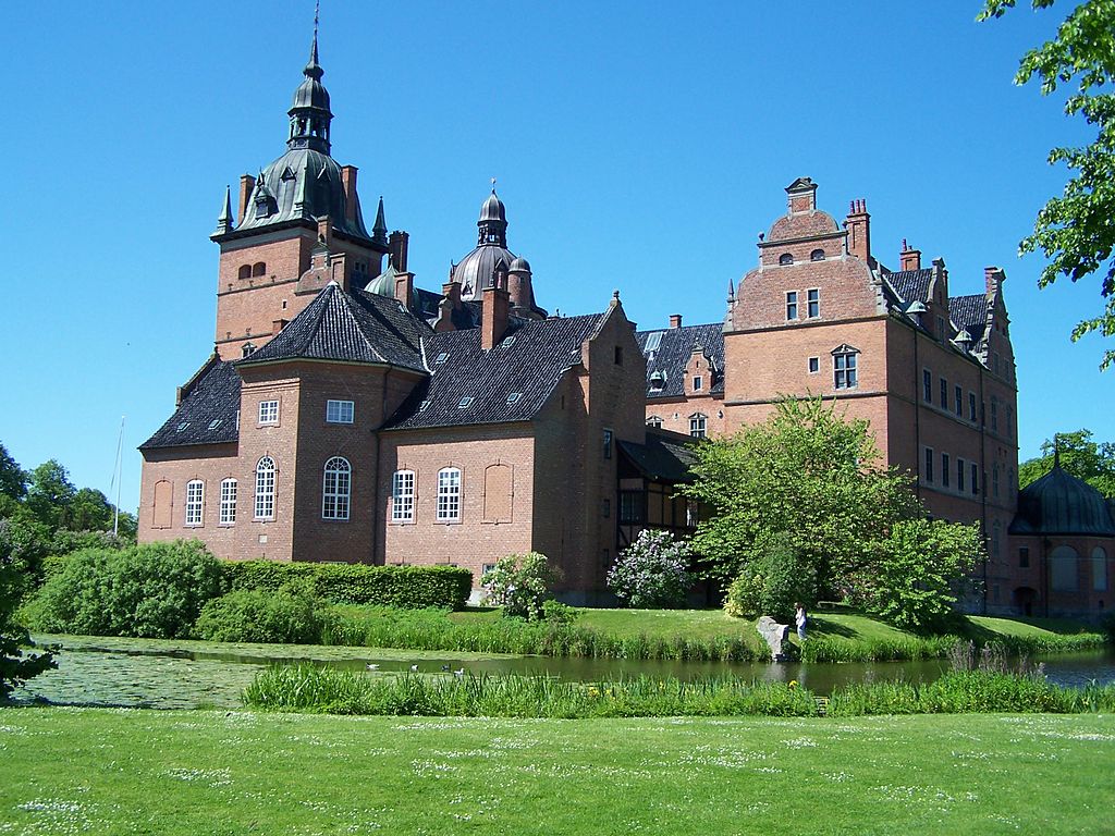 A look at Vallo Castle's architectural structure.