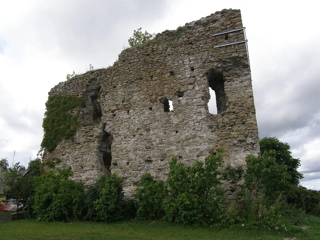 The strong walls of Vasknarva Castle.