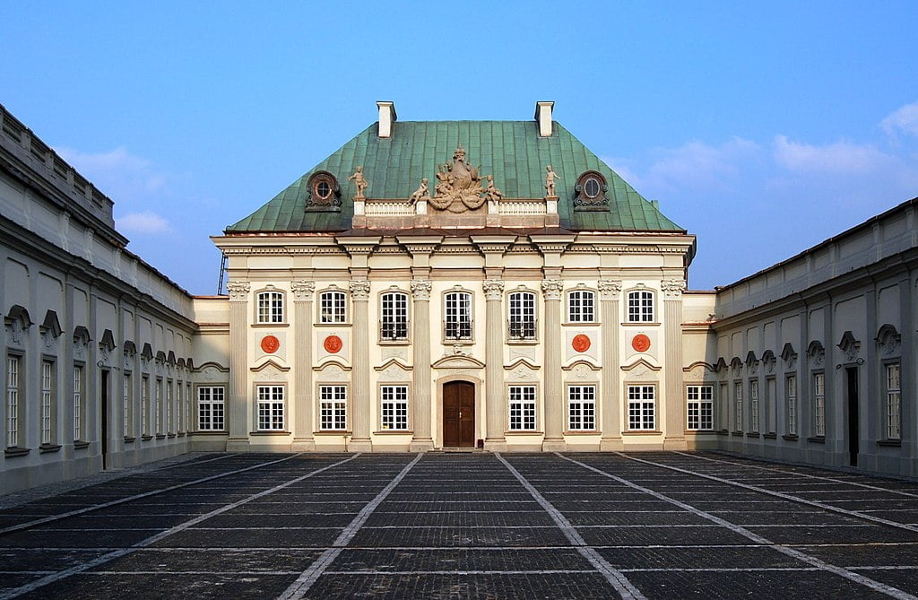 Cooper-Roof Palace and its castle grounds.