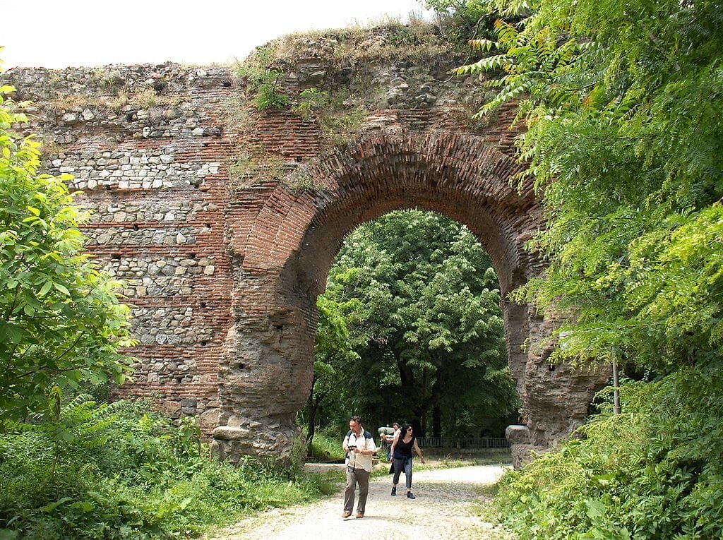 Visiting tourists around Hisarya City Walls.