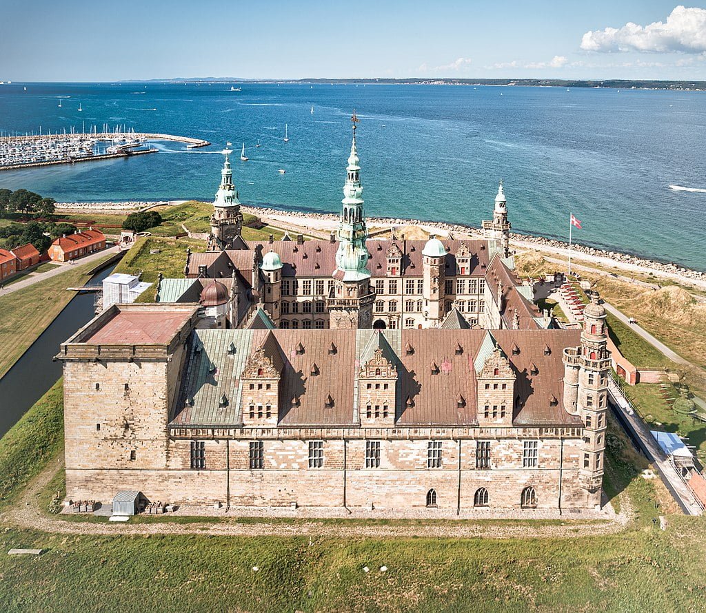 The stunning view of Kronborg Castle and the sea.