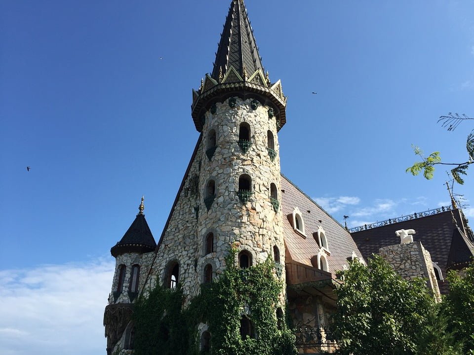 The tower of Ravadinovo  Castle.