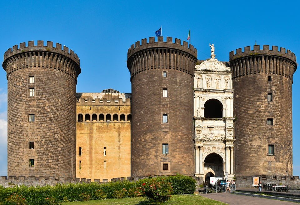 The front facade of Castel Nuovo.