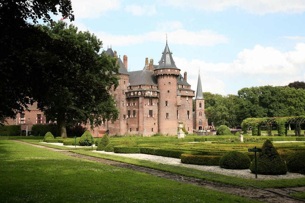 The view of De Haar Castle from the garden.