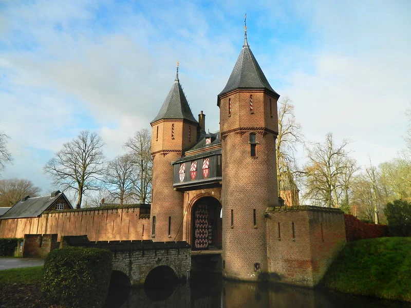 The castle gate to De Haar Castle.