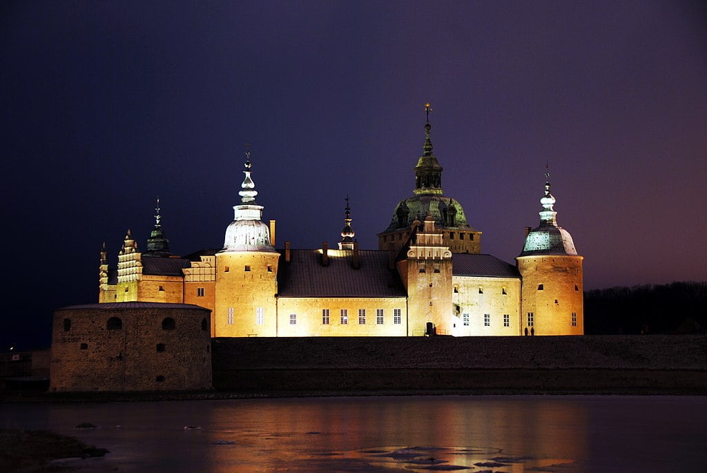 Kalmar Castle's view at night.