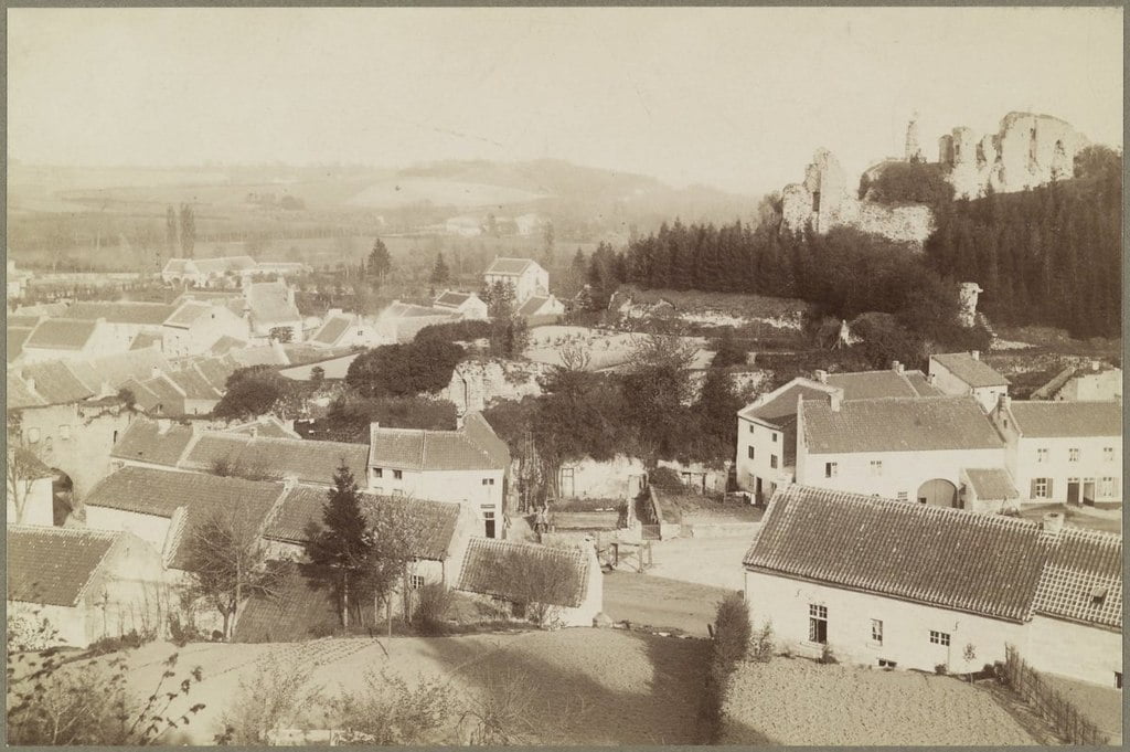 Valkenburg Castle overlooking its eponymoys town in 1883.