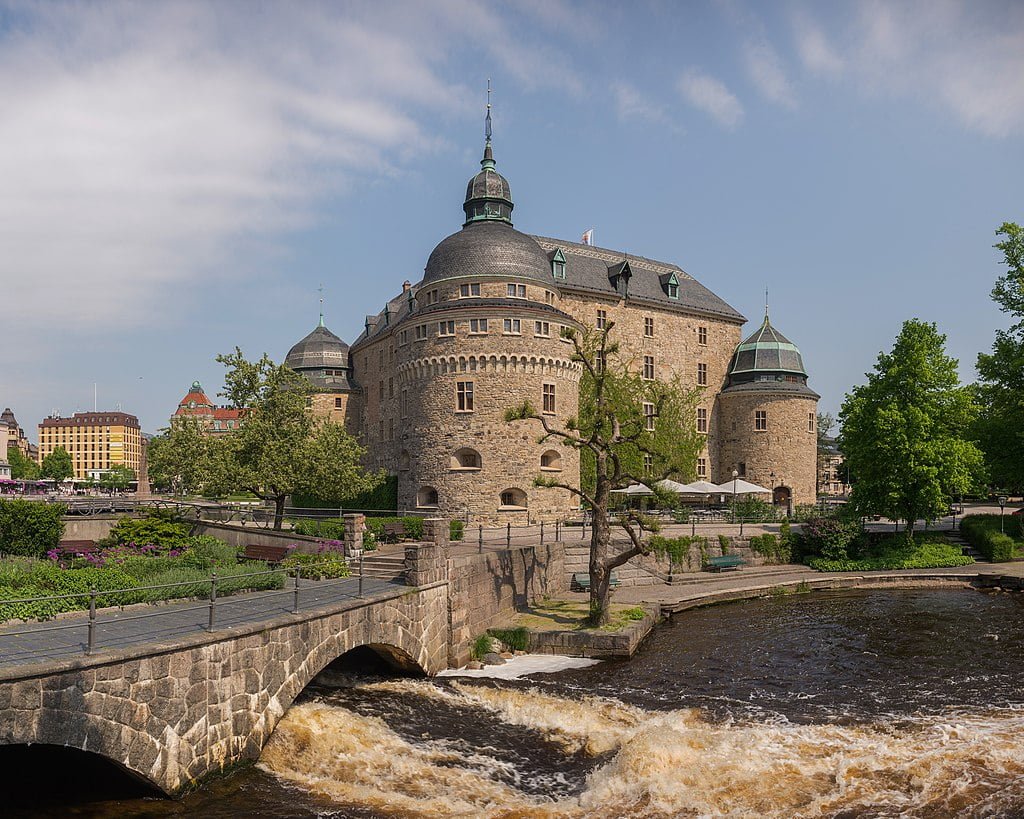 Side of Orebro Castle and the castle garden view.