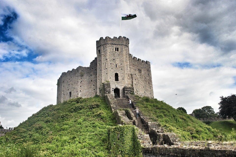 The scenic view of Cardiff Castle on top of the hill.