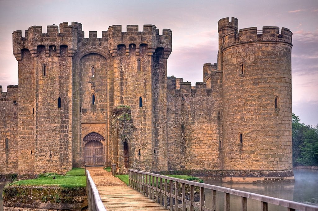 The gatehouse, drawbridge, and moat of Bodiam Castle.