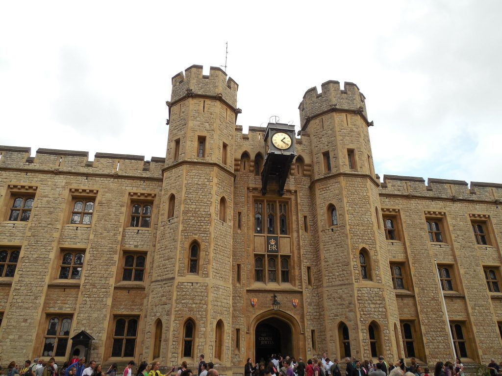 The view of the facade of the tower of london. 