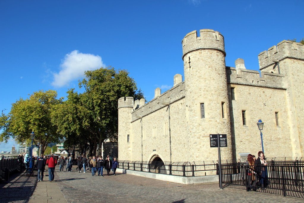 The entrace to Tower of London.
