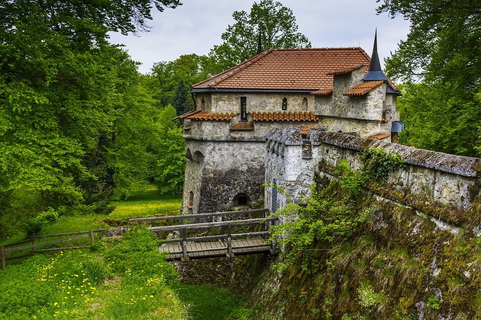 A lush green view of Lichtenstein castle.