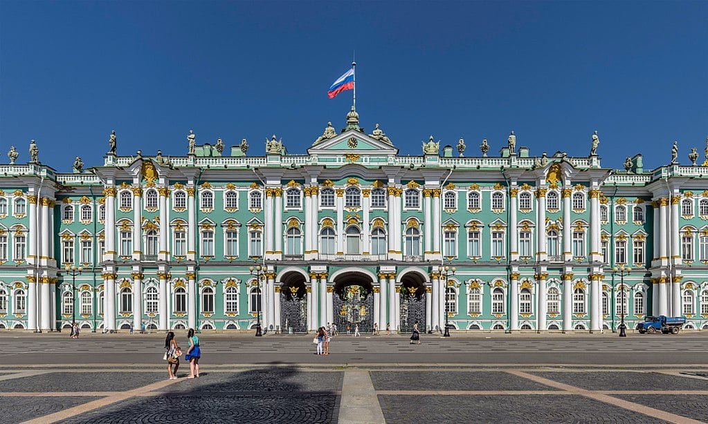 A closer view of the beautiful front view of Winter Palace.