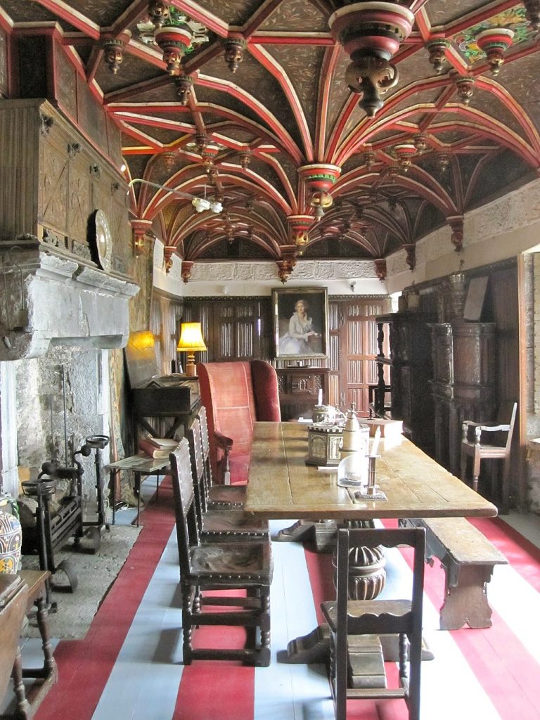 A room, resplendent in era-appropriate furnishings, in Bunratty Castle.