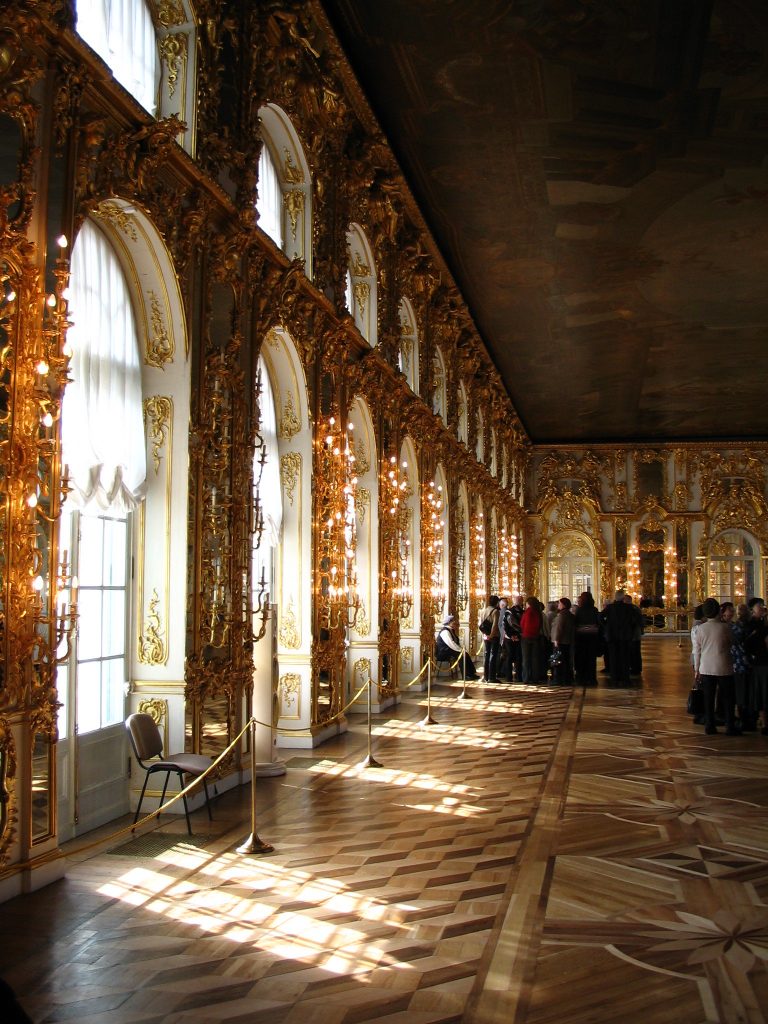 A beautiful view of the lighting in Catherine Palace’s Great Hall.