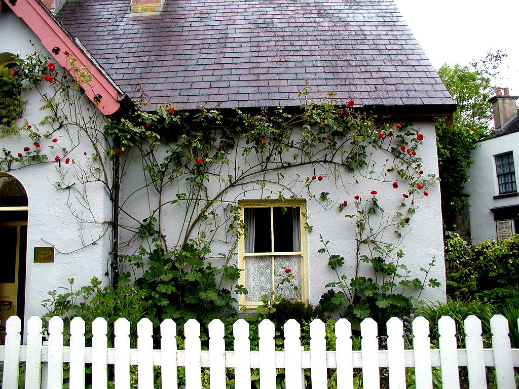 ose Cottage located in the Folk Park at Bunratty Castle.