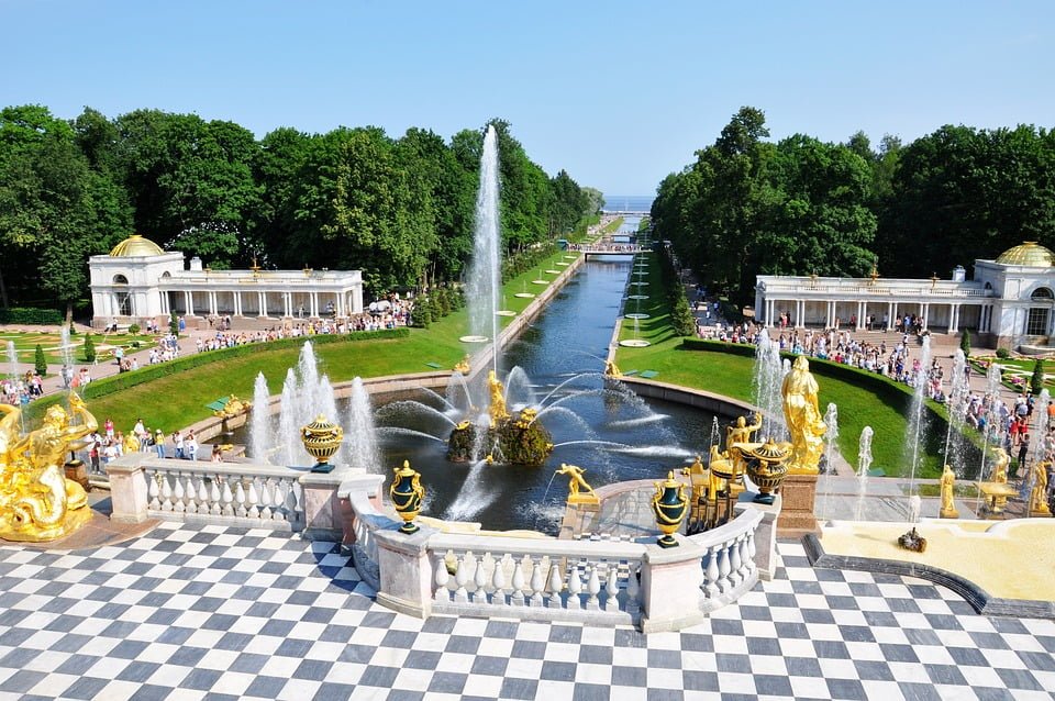A stunning view of the fountain from Peterhof palace's view.