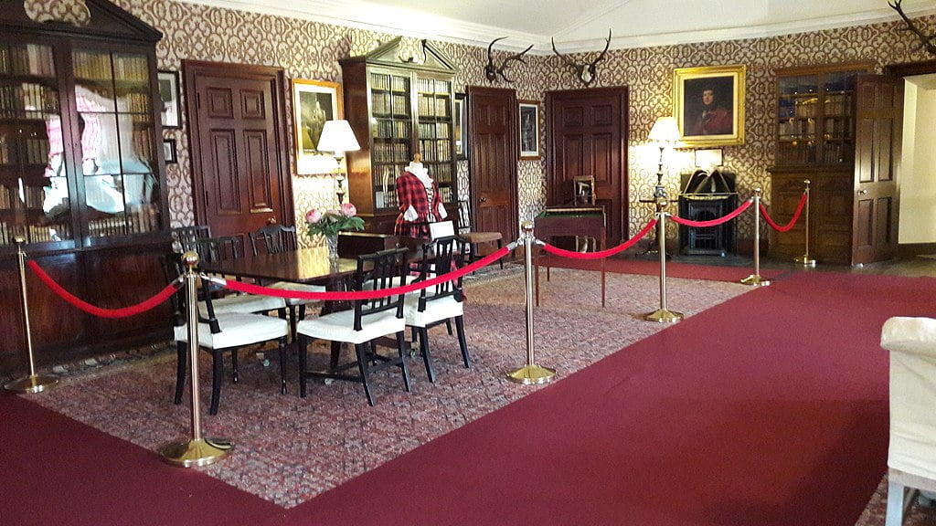 The library at Castle Fraser.