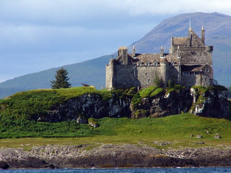 Duart Castle- Home of the Maclean Clan (History & Travel Tips)