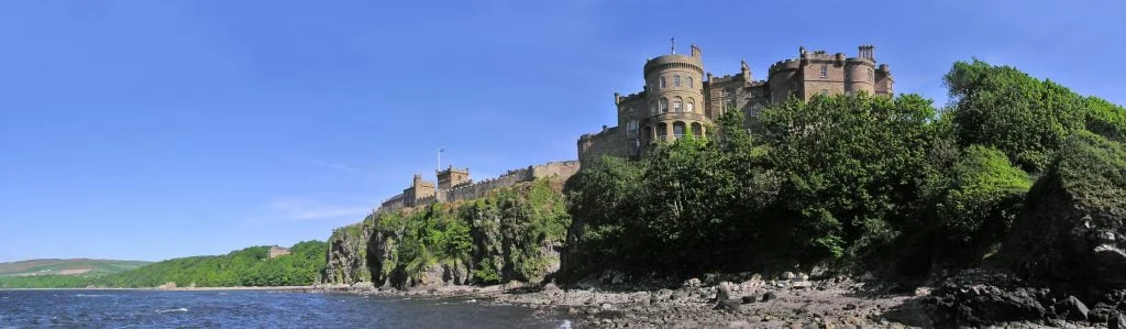 A panorama of Culzean Castle atop its cliff.