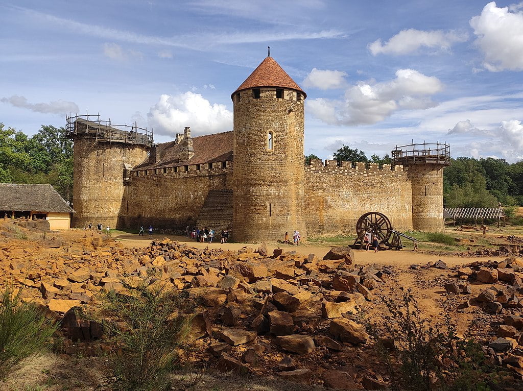 Looking at the curtain walls of Geudelon Castle.