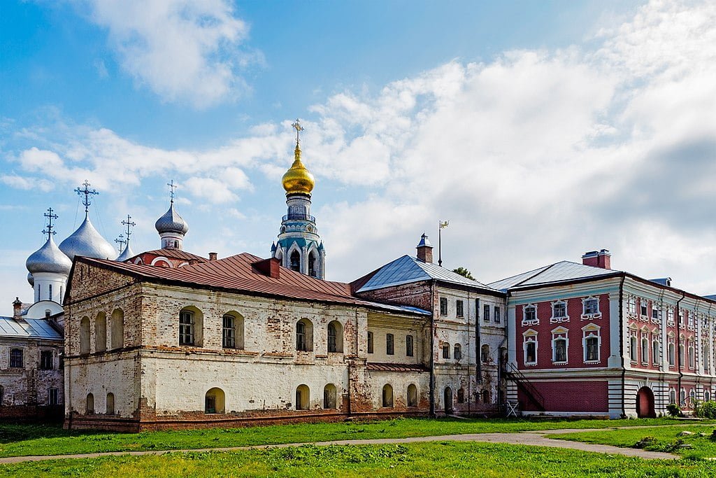 Vologda Kremlin in its serene surroundings.