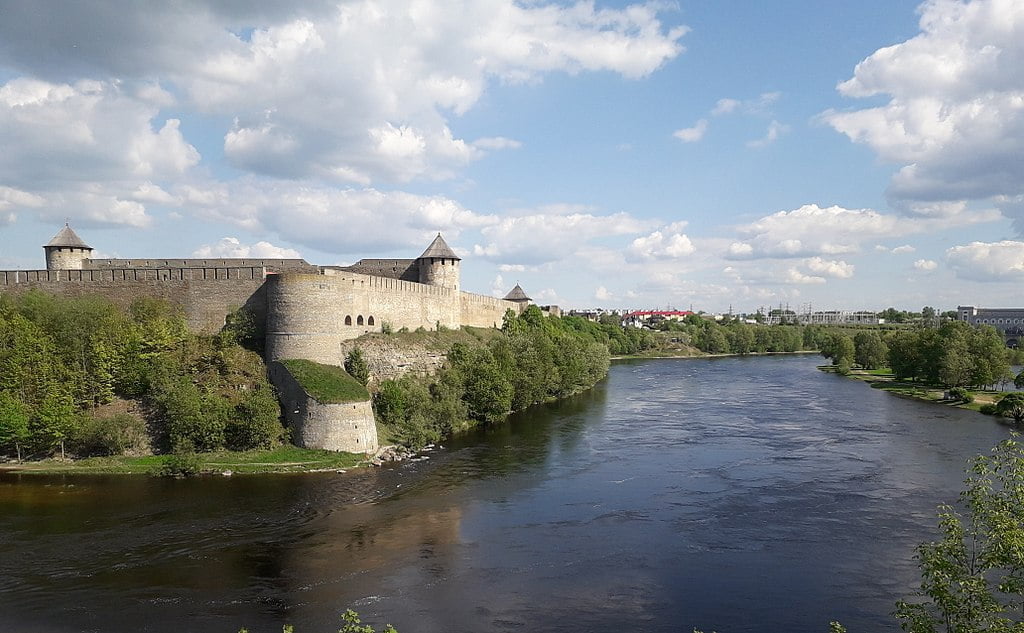 Ivangorod Castle in all its glory.