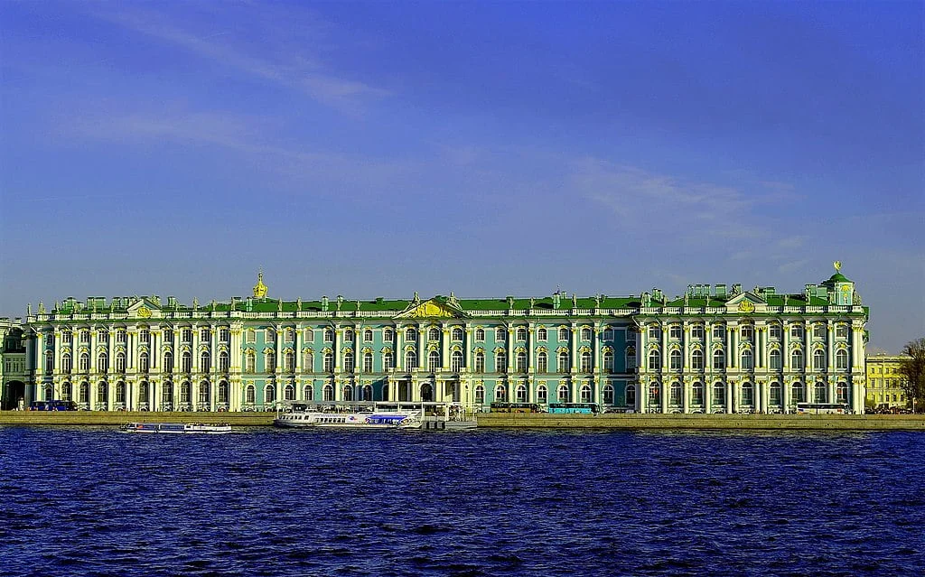 Looking at the Winter Palace across the river.